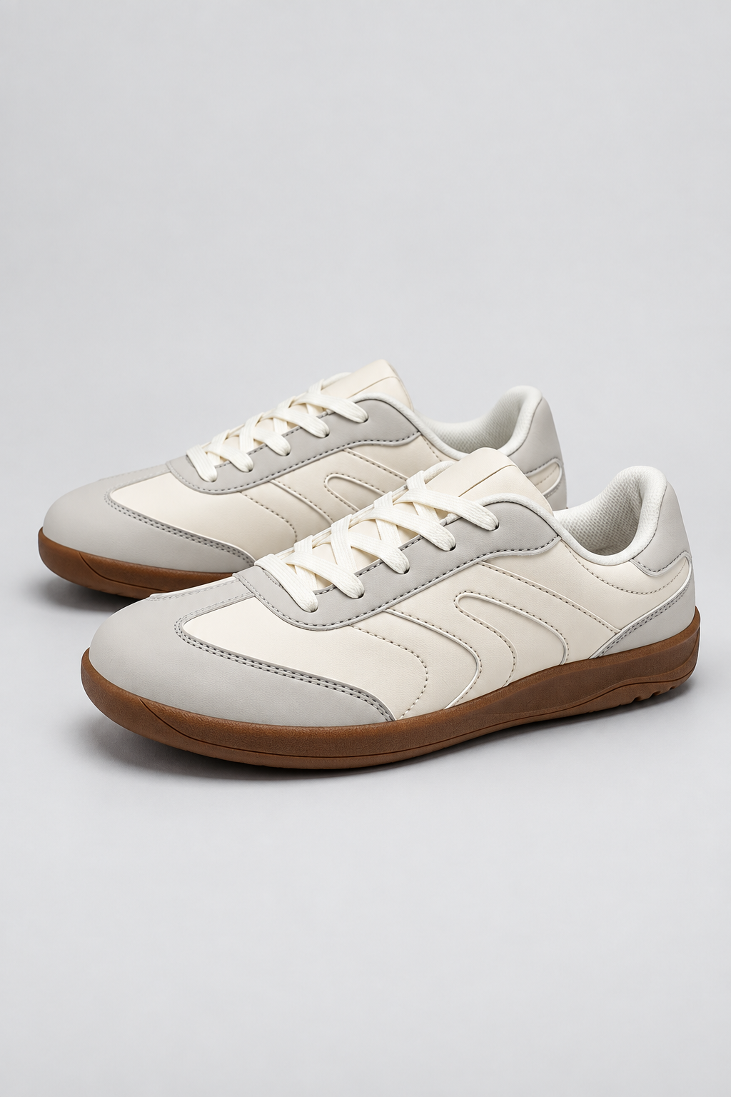 Retro-Sneaker mit breiter Zehenbox