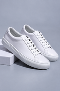 Minimalistische Leder-Sneaker in Weiß