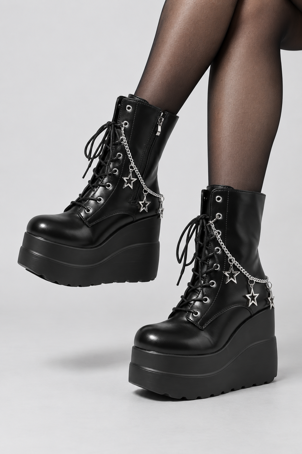 Schwarze Plateau-Schnürboots mit Sternenketten