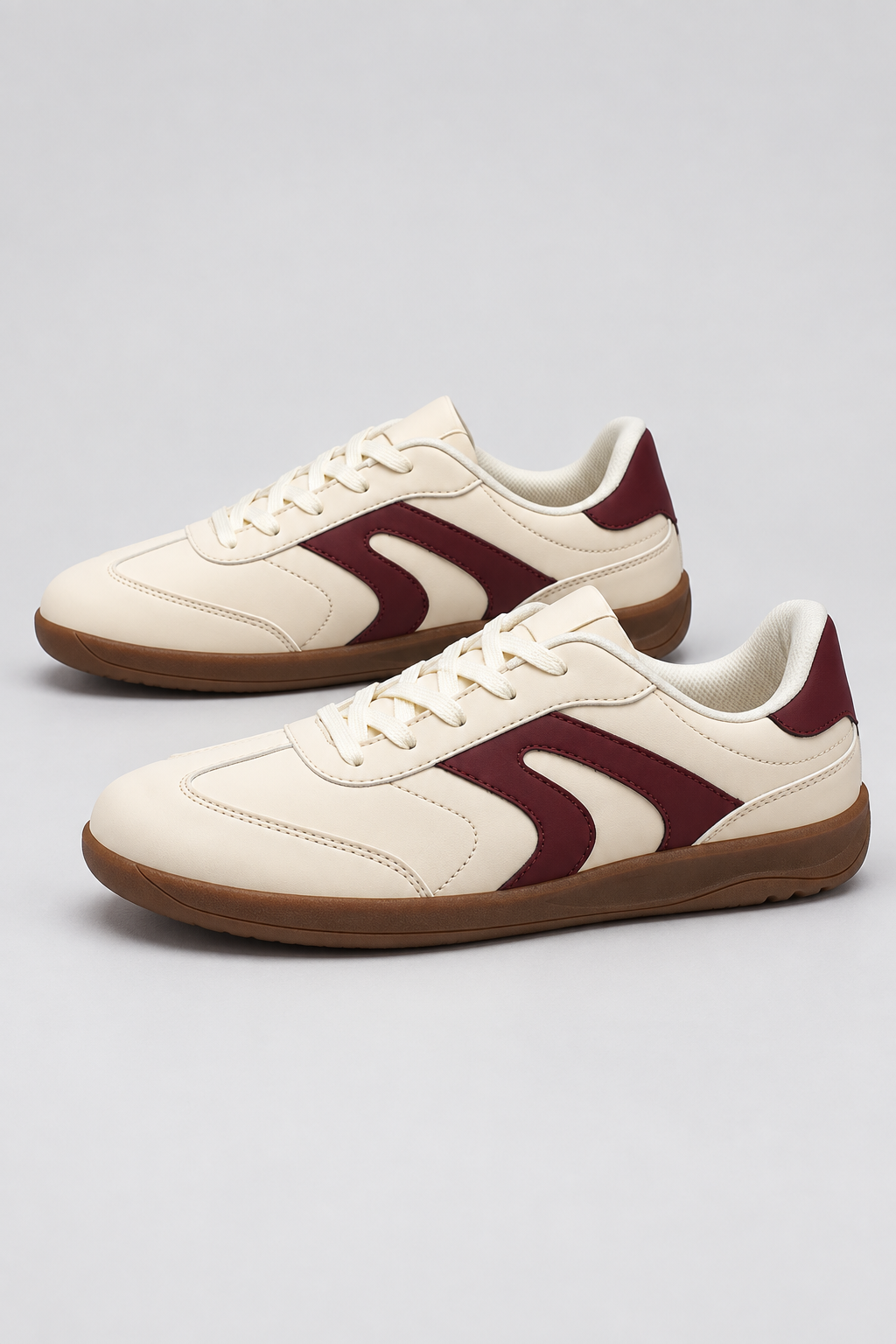 Retro-Sneaker mit breiter Zehenbox