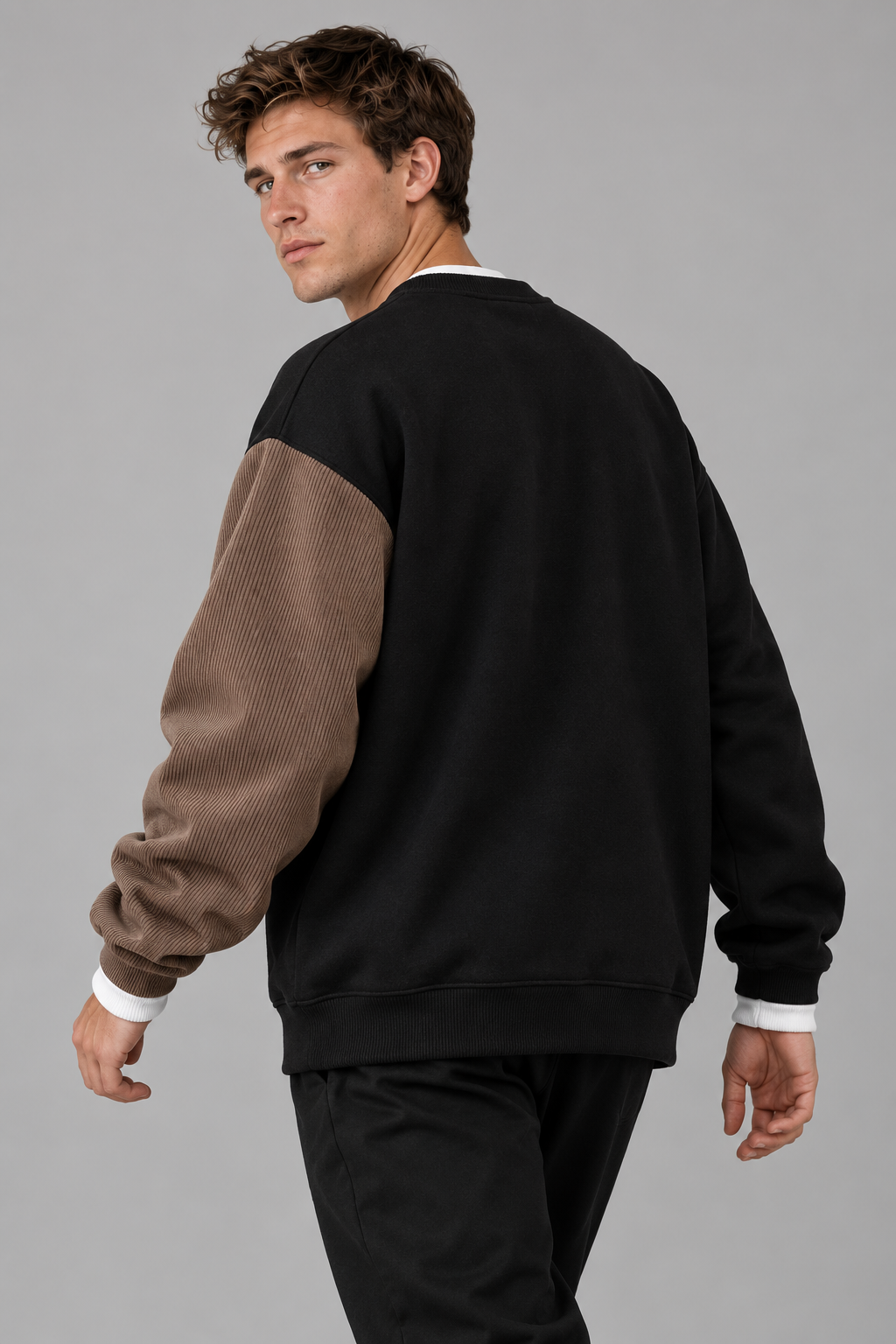 Oversize Sweatshirt mit asymmetrischen Cord-Details