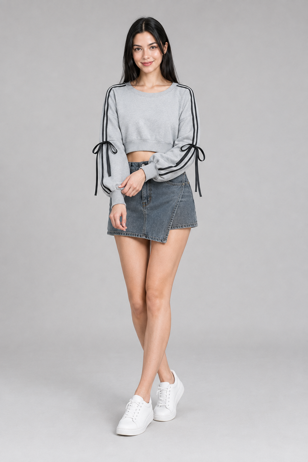 Color: Light Gray | Kurzes Sweatshirt mit Schleifen & Kontraststreifen, photo 1