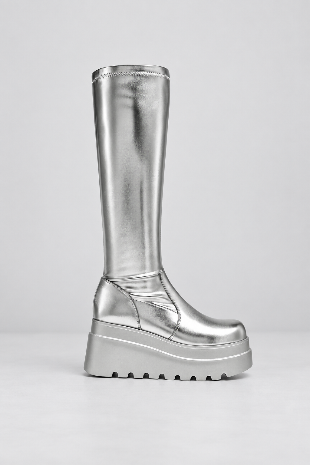 Silberne Plateau-Stiefel mit Keilabsatz