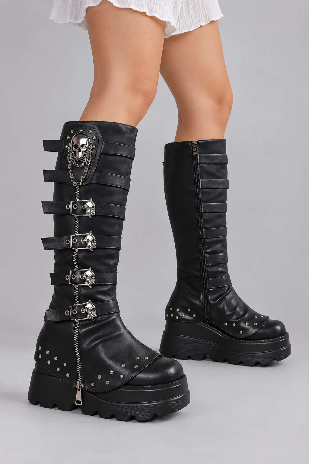 Schwarze Gothic Plateau-Stiefel mit Totenkopf-Schnallen