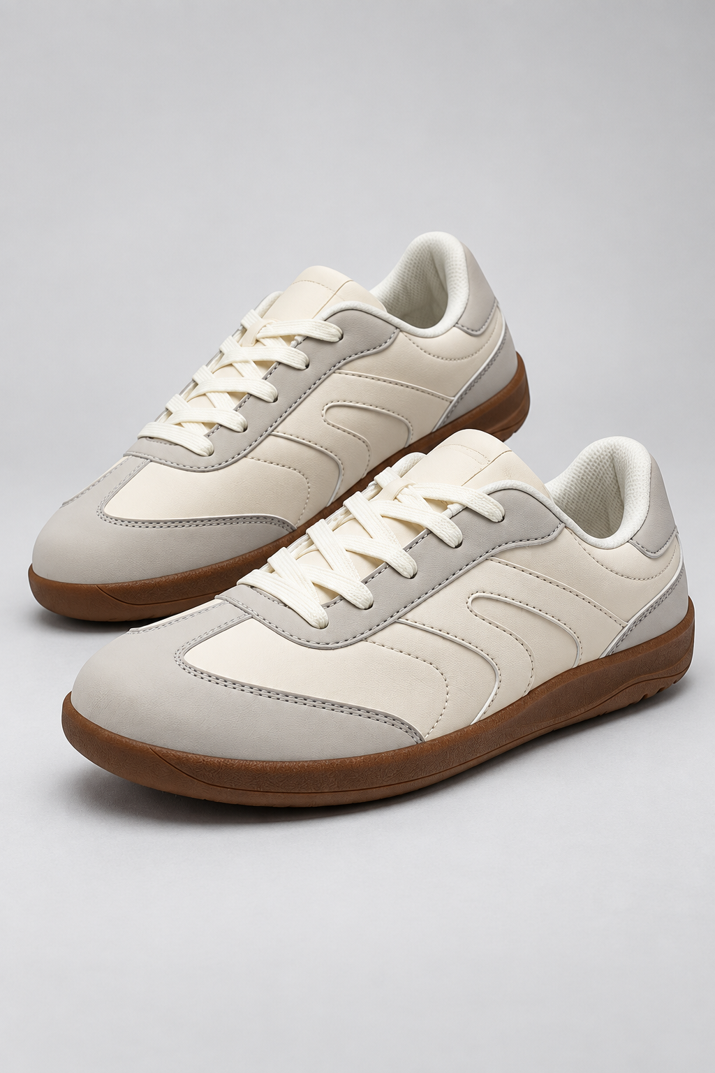 Retro-Sneaker mit breiter Zehenbox