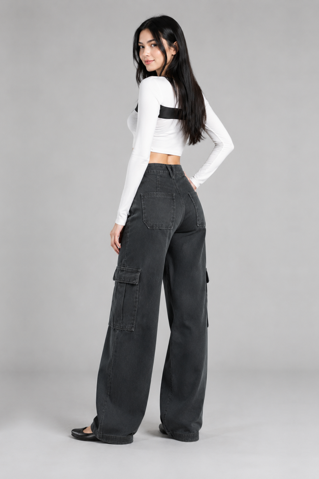 Color: Light Gray | Damen High-Waist Wide-Leg Cargo-Jeans in Grau, photo 2