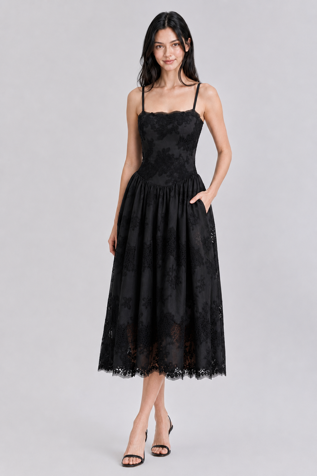 Schwarzes Midi-Sommerkleid aus Baumwolle mit Spitze und Lochstickerei