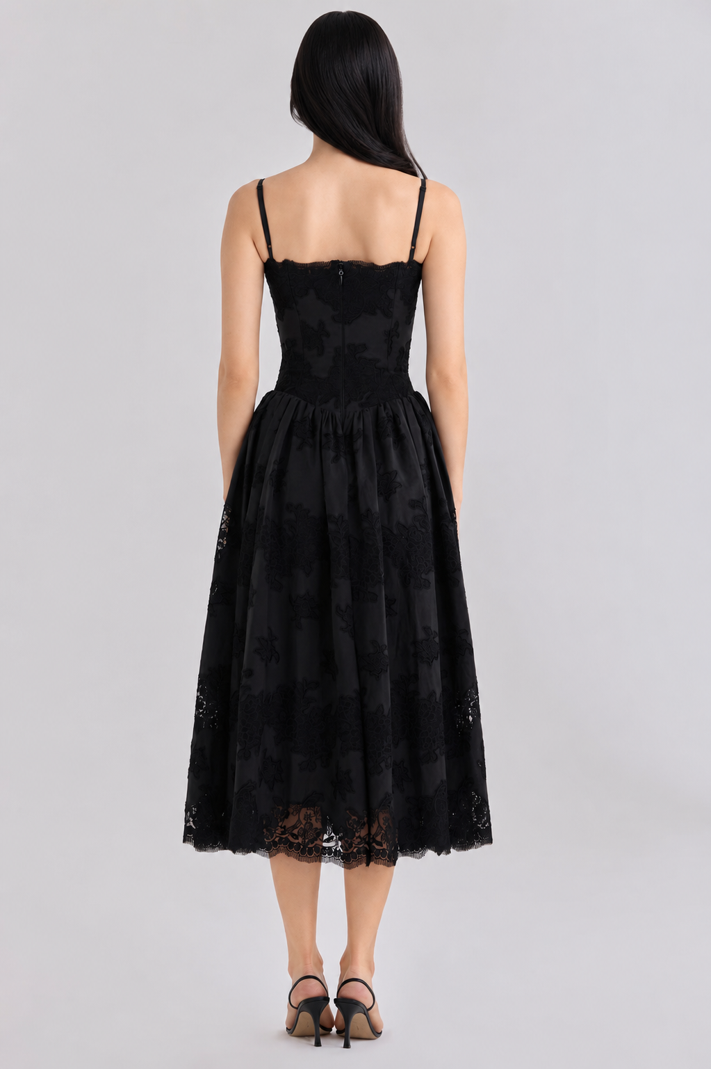 Schwarzes Midi-Sommerkleid aus Baumwolle mit Spitze und Lochstickerei