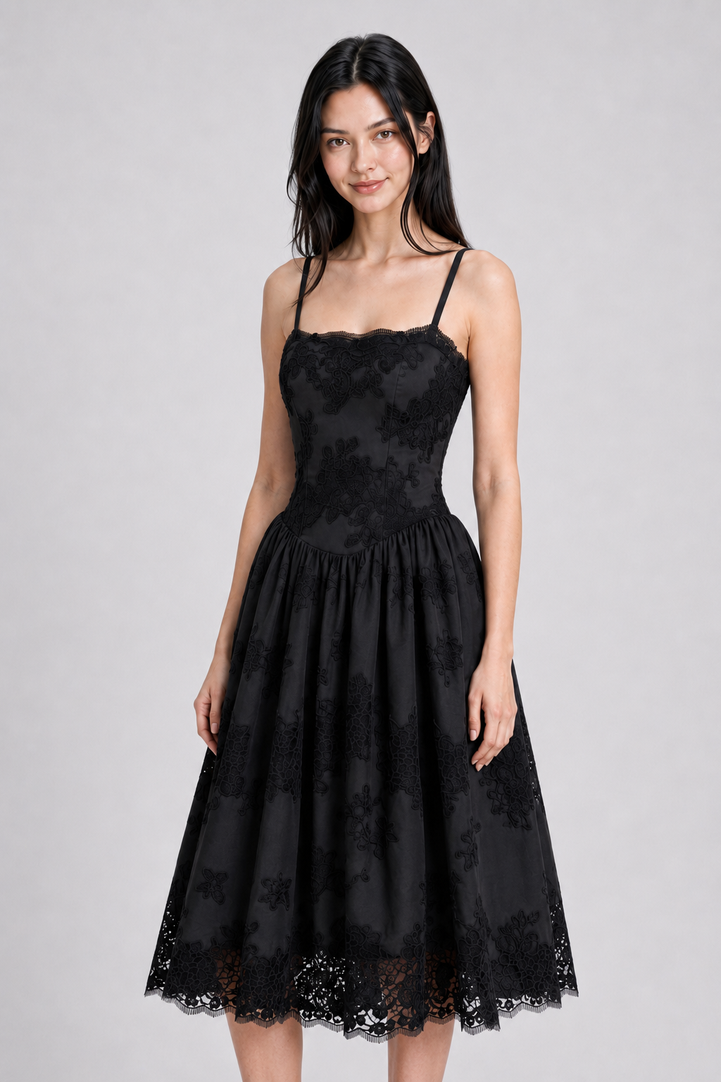 Schwarzes Midi-Sommerkleid aus Baumwolle mit Spitze und Lochstickerei
