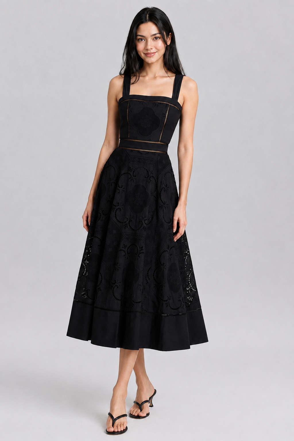Color: Black | Schwarzes Midikleid aus Baumwolle mit platzierter Lochstickerei, photo 1