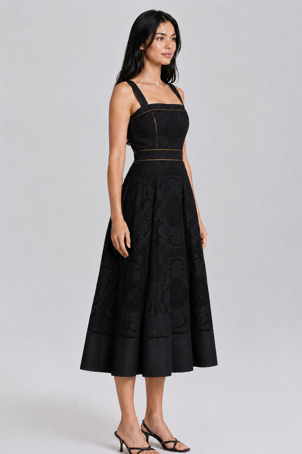 Color: Black | Schwarzes Midikleid aus Baumwolle mit platzierter Lochstickerei, photo 6