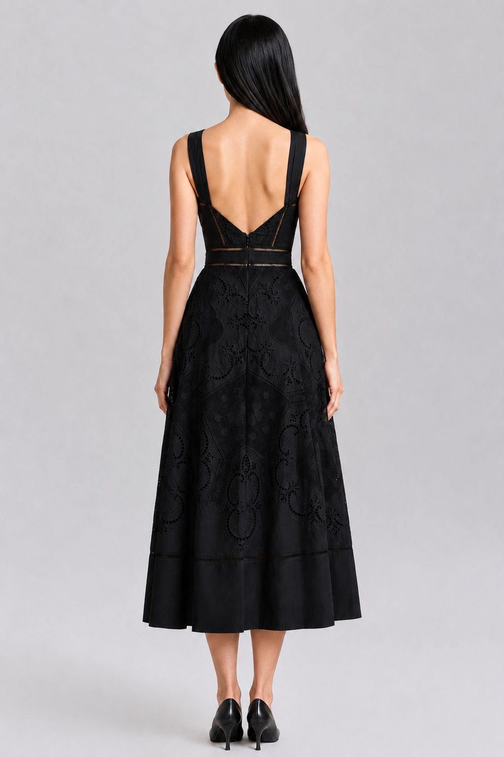 Color: Black | Schwarzes Midikleid aus Baumwolle mit platzierter Lochstickerei, photo 5