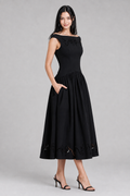 Schwarzes Baumwoll-Maxikleid mit Broderie Anglaise und U-Boot-Ausschnitt