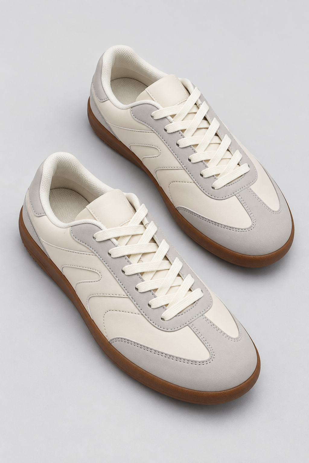Retro-Sneaker mit breiter Zehenbox