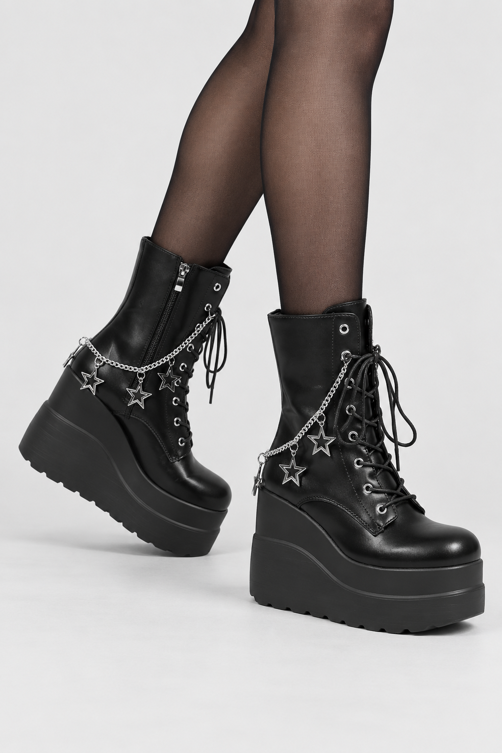 Schwarze Plateau-Schnürboots mit Sternenketten
