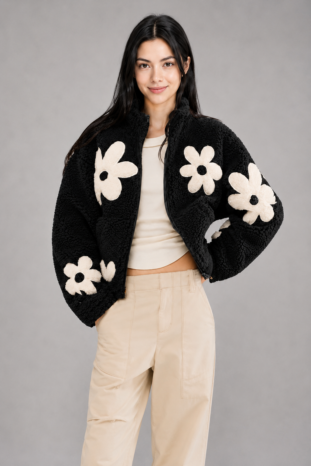 Color: Black | Elara | Teddy-Jacke mit Blumen-Details, photo 6