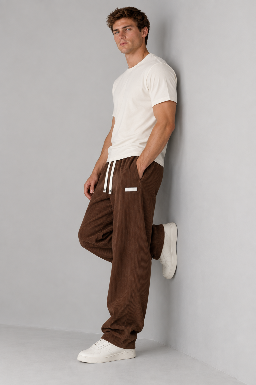 Color: Dark Brown | Herren Cordhose mit weitem Bein und Kordelzug – Ansicht 3