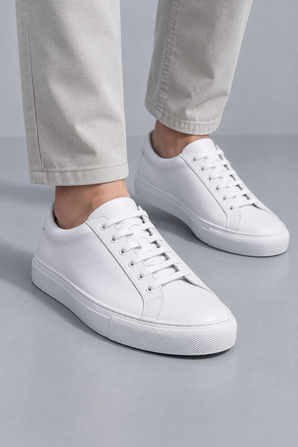 Minimalistische Leder-Sneaker in Weiß
