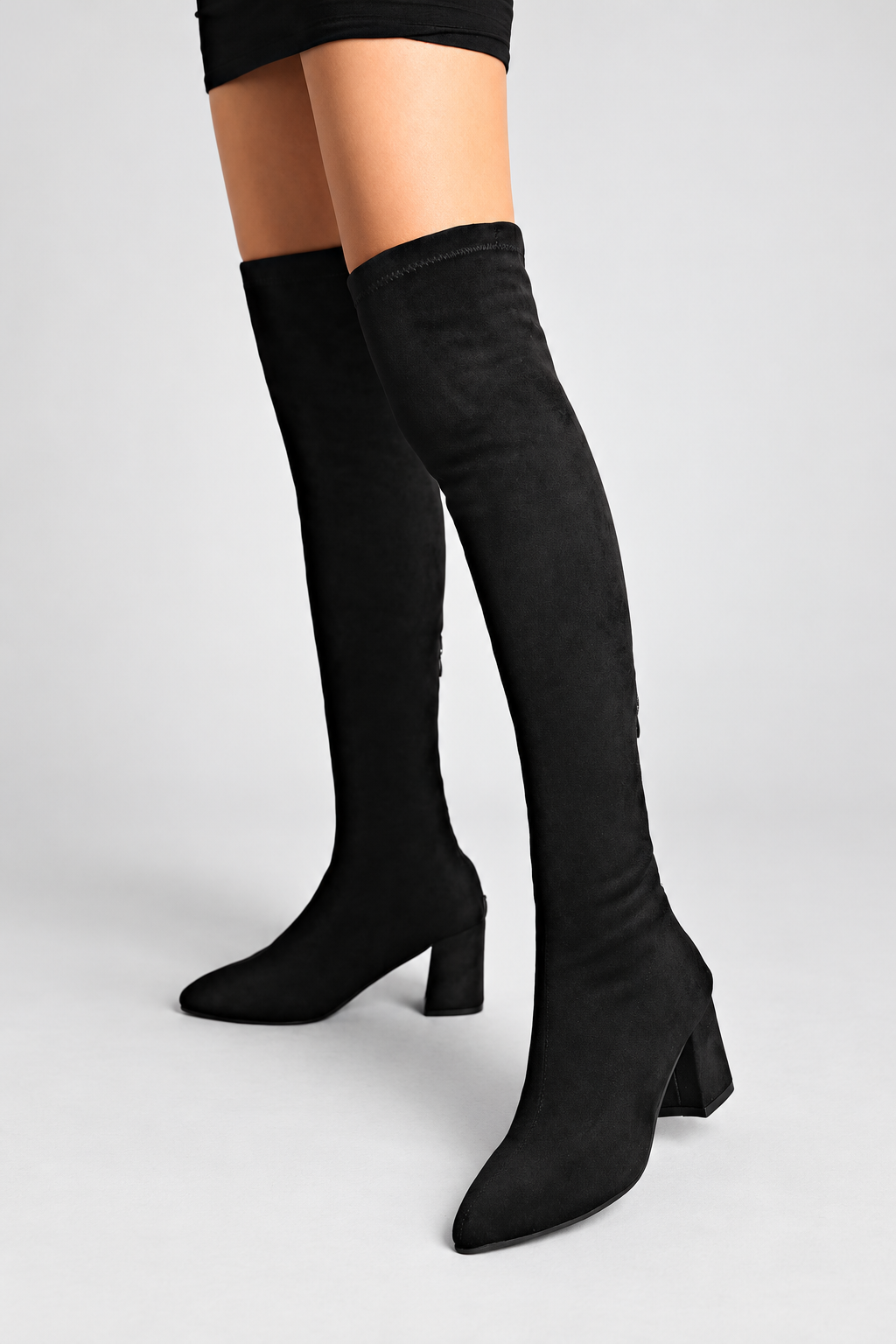 Schwarze Overknee-Stiefel in Veloursleder-Optik mit Blockabsatz